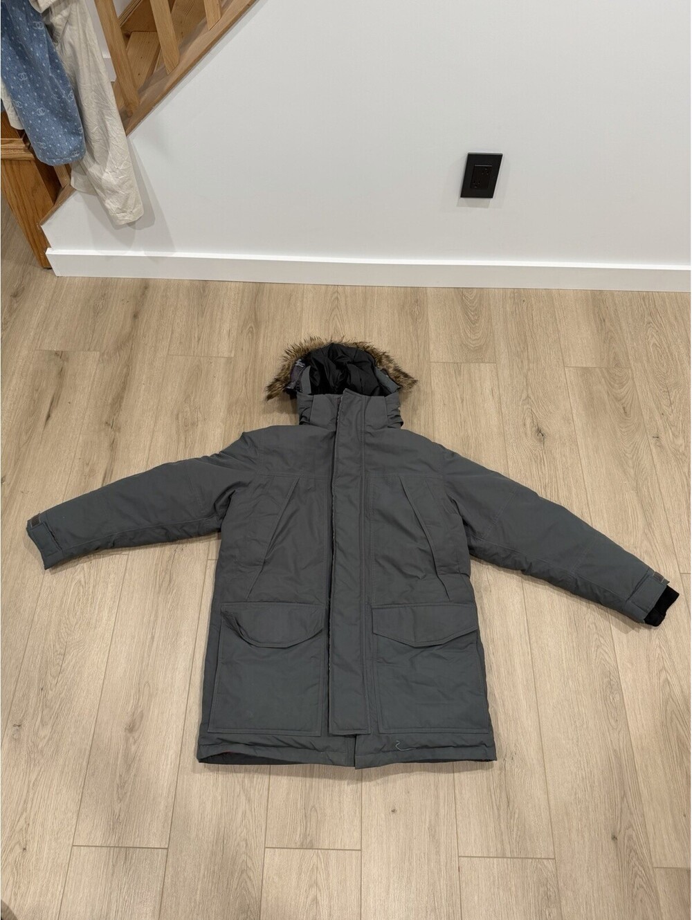 The North Face Mens McMurdo Down Parka Mens Large Puffer Jacket Fur Hood Gray